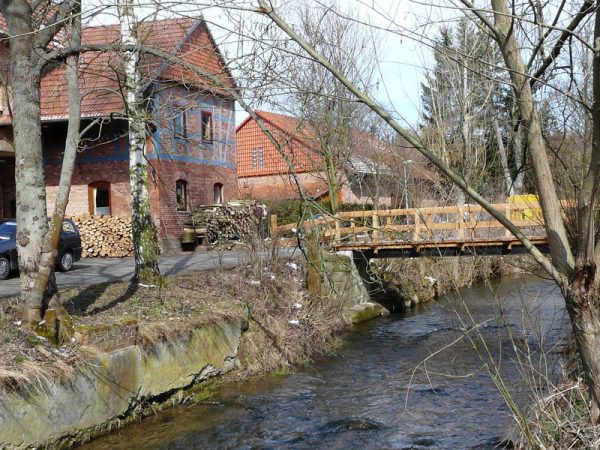Diemarden Blicke im Dorf